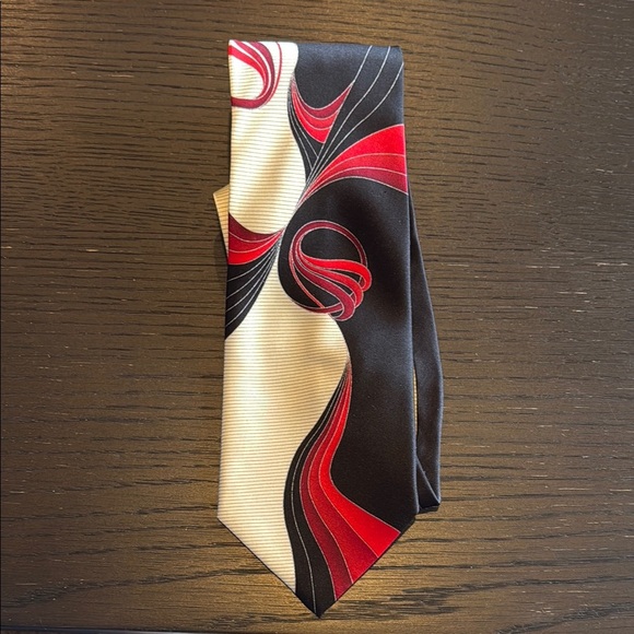 Desantis Collection Men’s Black and Red Silk Tie and Handkerchief - Picture 5 of 5